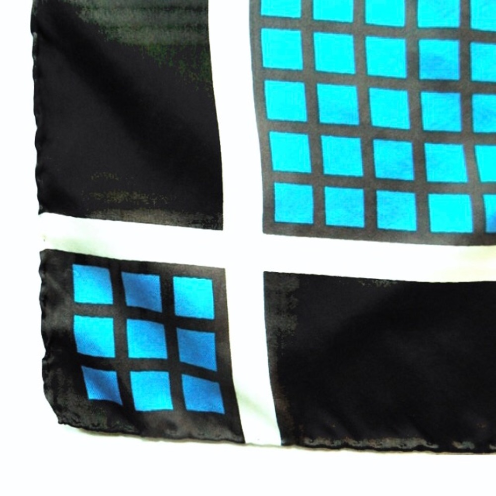 Vintage Grid Patterned Scarf - Picture 3 of 4